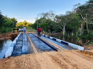 Governo entrega ponte