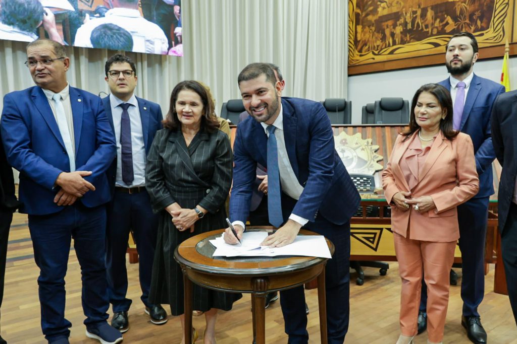 Nicolau assina termo