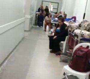 Pacientes no corredor do PS