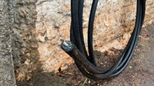 Fios cortados