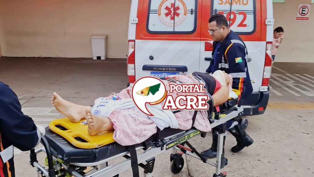 Jovem é transferida para Pronto Socorro de Rio Branco após acidente de moto em Manoel Urbano