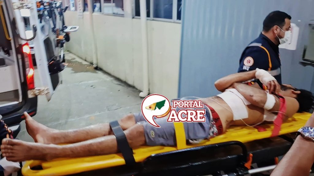 Após levar quatro facadas, homem é encontrado ferido na BR-317