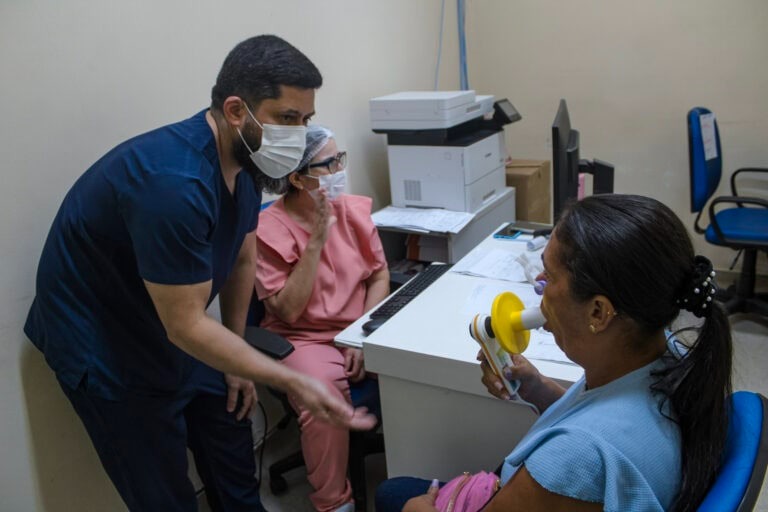 Exame essencial no diagnóstico de doenças respiratórias volta a ser ofertado na Fundhacre