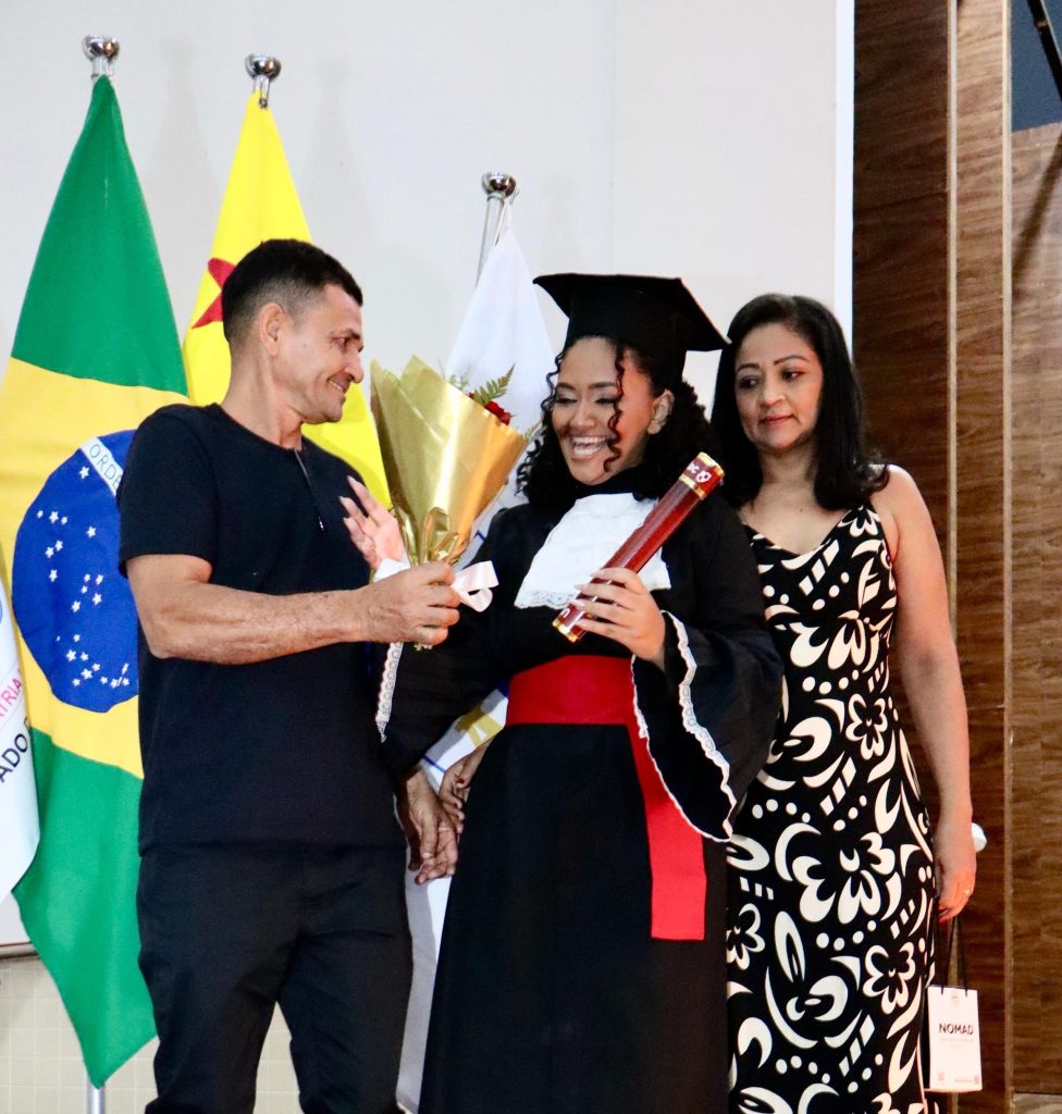 Repórter do Portal Acre é laureada como melhor aluna da turma de ...