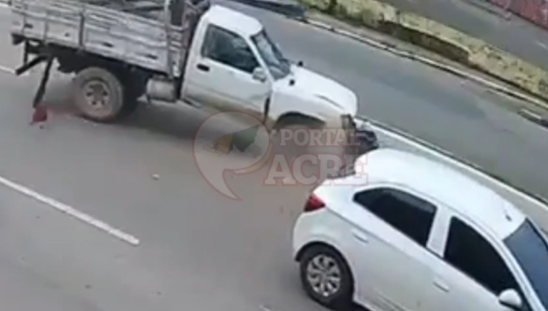 Vídeo mostra momento em que mulher é atropelada na Avenida Ceará, em Rio Branco