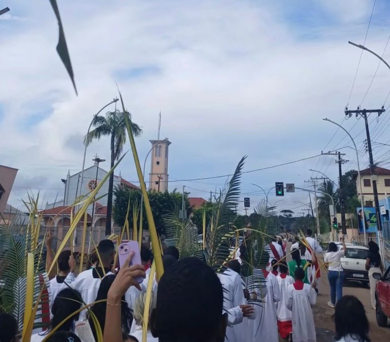 Domingo de Ramos reúne católicos em caminhada de fé e inicia programação da Semana Santa em Sena Madureira