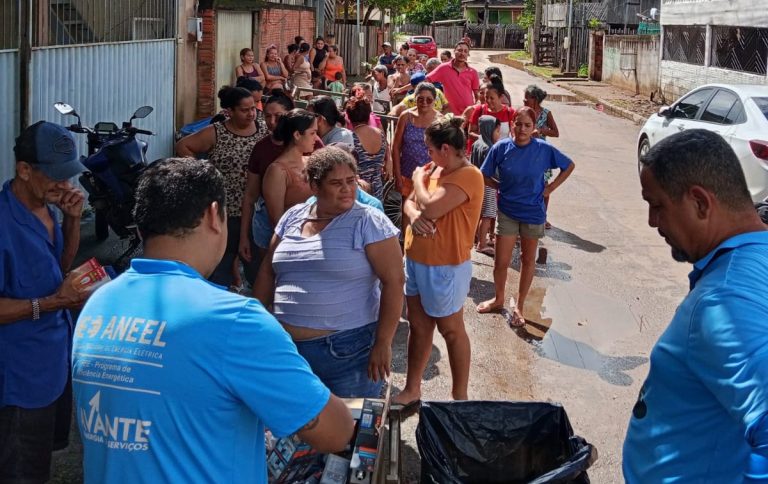Comunidade da 6 de Agosto é contemplada com 600 lâmpadas durante ação
