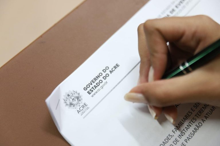 Candidatos de processo seletivo da Educação no AC são convocados para assinatura de contratos e entrega de documentos