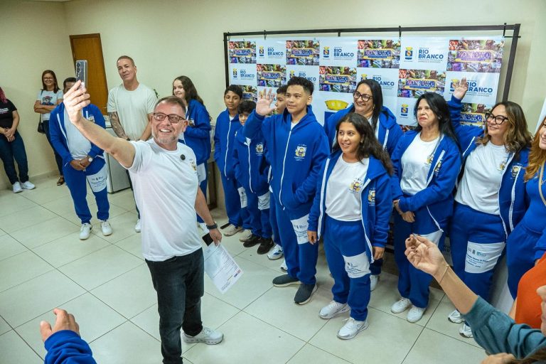 Estudantes de Rio Branco embarcam para Brasília e iniciam jornada rumo à NASA e Disney