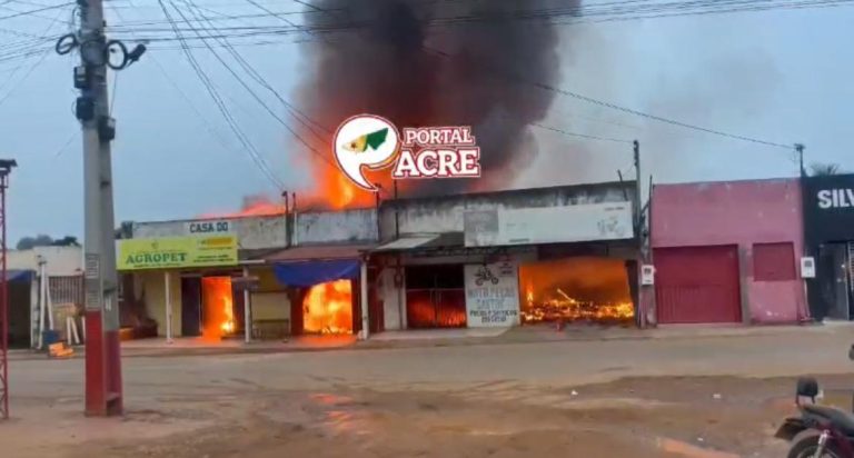 VÍDEO: Incêndio de grandes proporções atinge imóveis comerciais e residências em Bujari