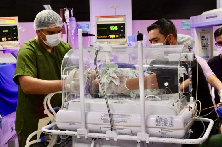 Recém-nascido de apenas 11 dias com cardiopatia grave é transferido para cirurgia cardíaca em São Paulo pela Sesacre