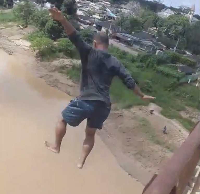 Vídeo mostra morador de Xapuri pulando da Ponte da Sibéria