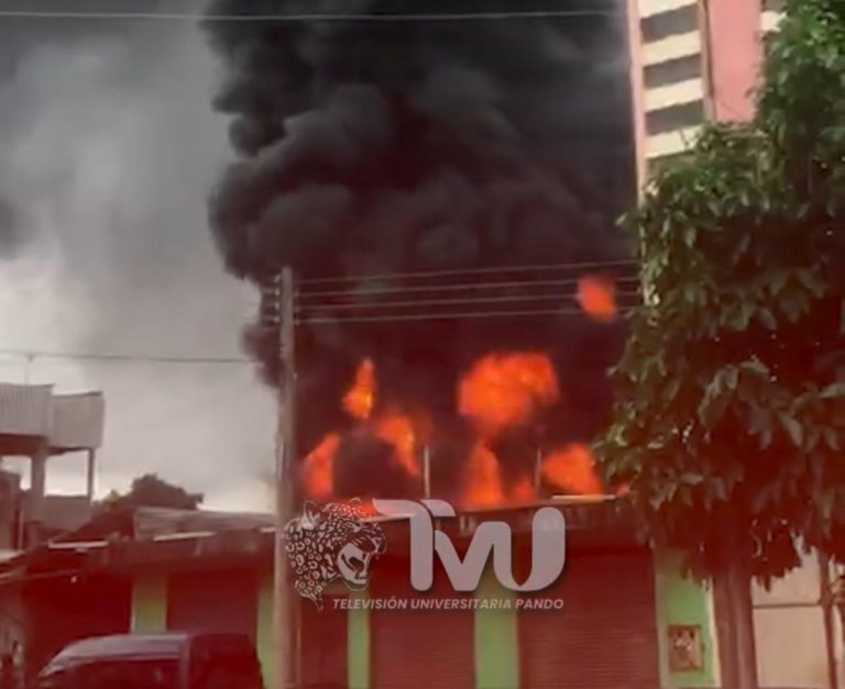 Incêndio em Cobija mobiliza bombeiros do Acre após pedido de ajuda da Bolívia