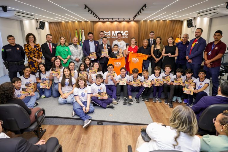 Campanha Sinal de Alerta e reforça papel da escola no combate à violência sexual contra crianças