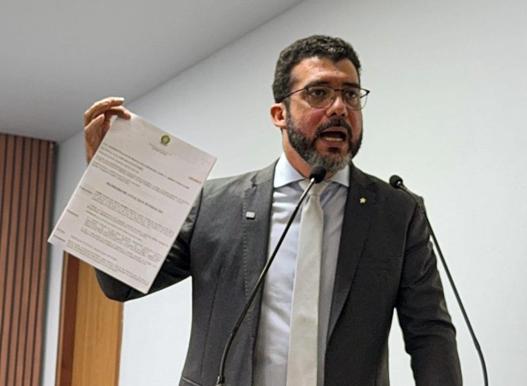 “Márcio Bittar tenta calar críticos na Justiça, mas encontra resistência na tribuna”, dispara André Kamai