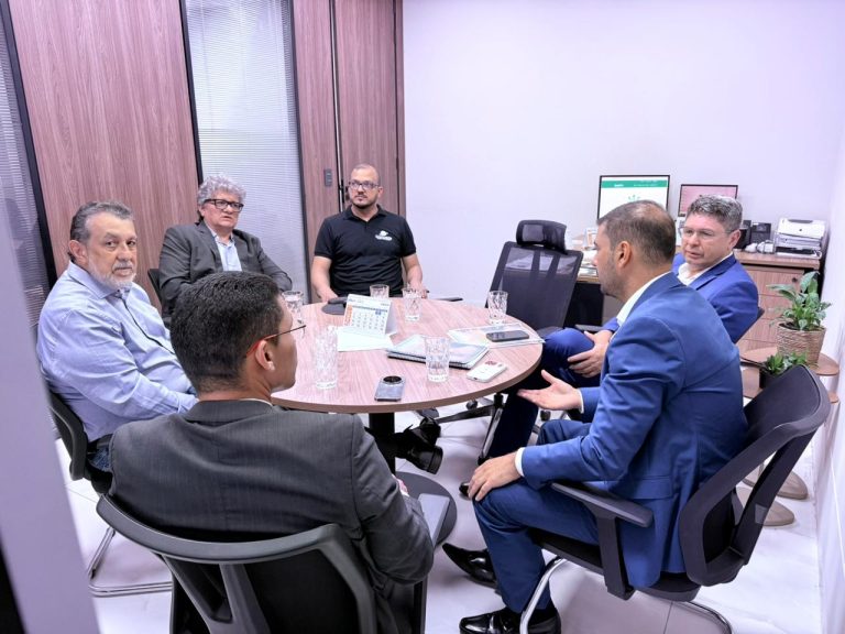 Projeto LEGAL apresenta relatório sobre atuação do Legislativo acreano ao presidente da Aleac