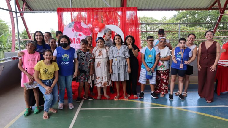 APAE Rio Branco celebra Dia da Família com homenagens, apresentações e integração entre alunos, pais e responsáveis