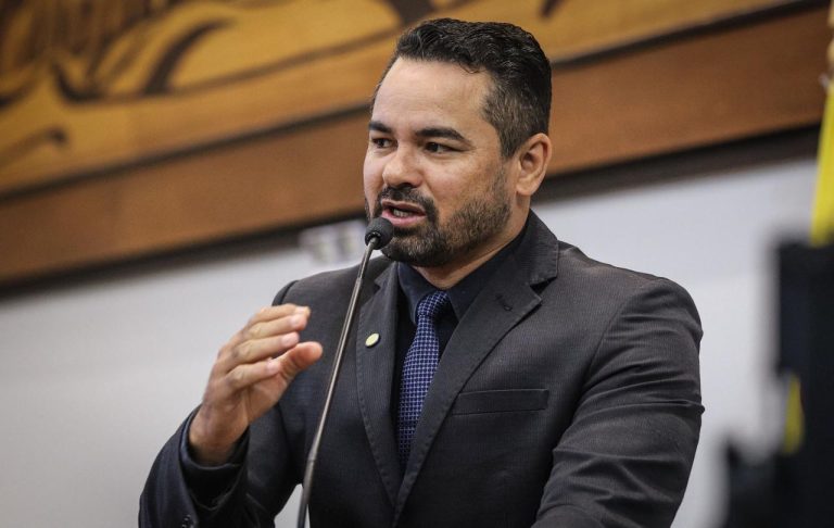 Arlenilson Cunha lança PL que institui protocolo de segurança internacional em escolas do Acre