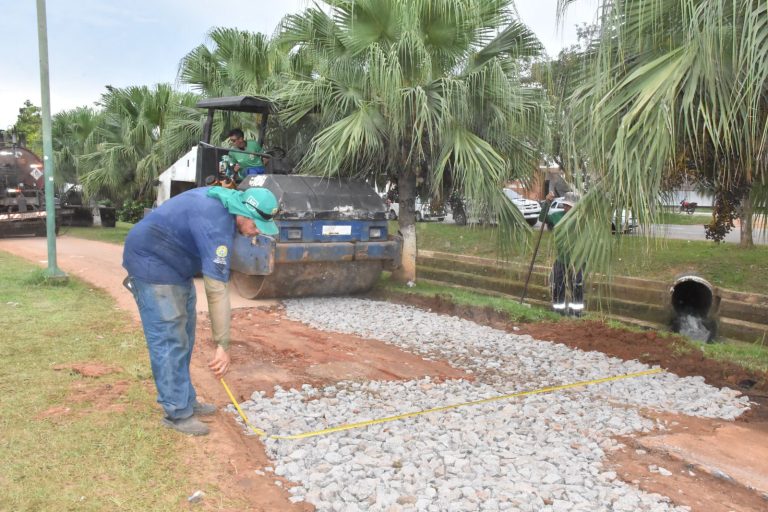 Trabalho do Deracre contribui para recuperação da ciclovia, limpeza e manutenção do Parque da Maternidade