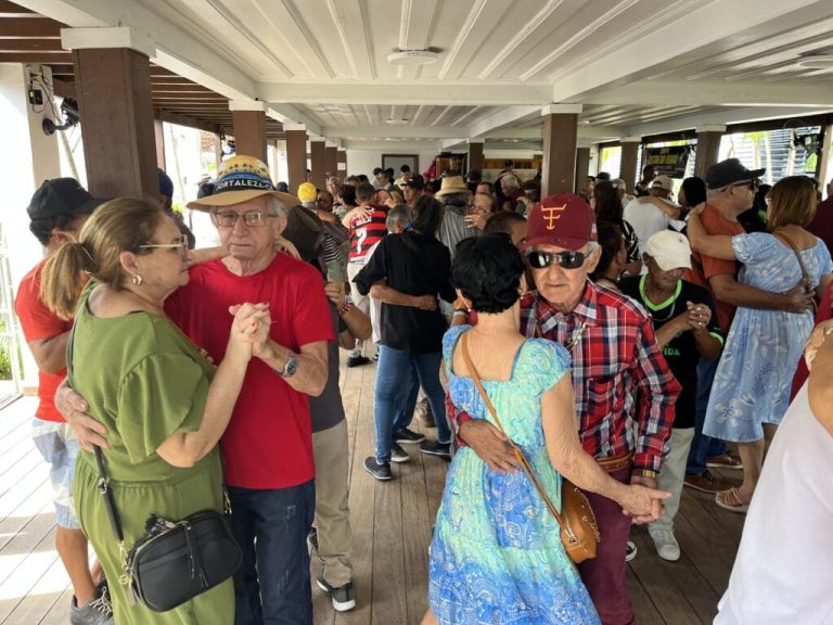 Forró do Senadinho celebra Dia das Mães no Casarão com música e confraternização