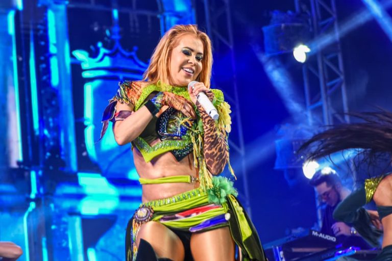 Mais de 40 mil pessoas acompanham show de Joelma na Festa do Trabalhador em Cruzeiro do Sul
