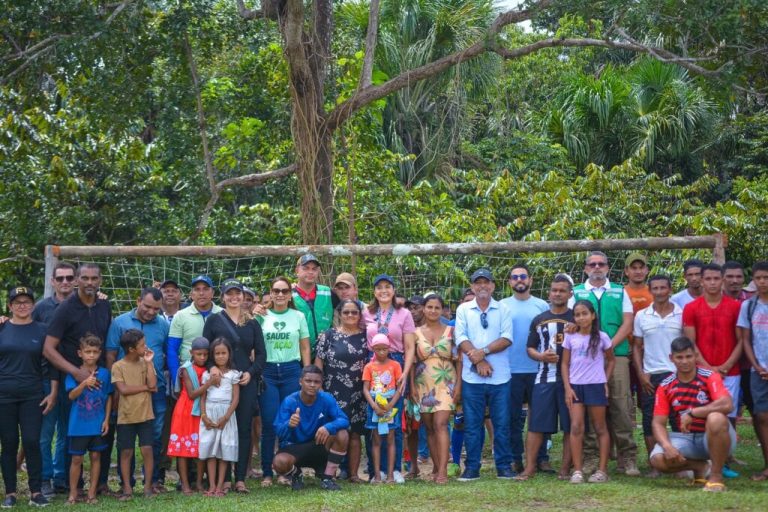 Mailza participa de ação itinerante na Comunidade Bom Sossego que recebe uma governadora pela primeira vez