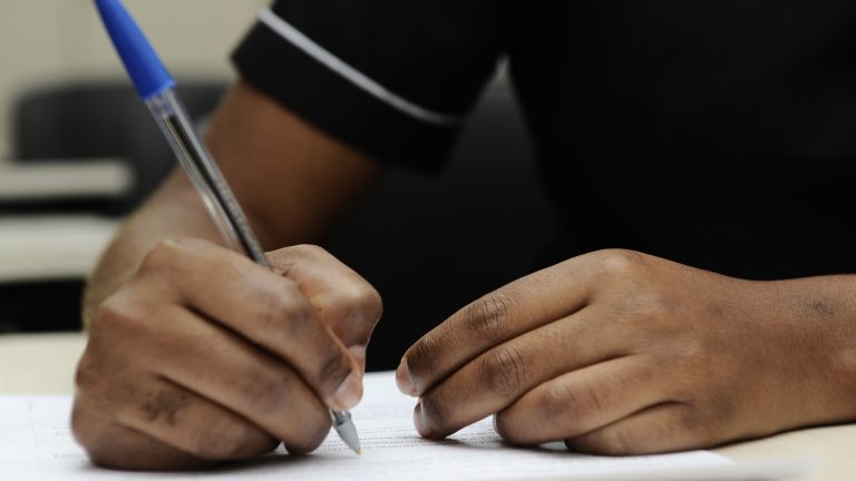 Justiça do AC reserva 35% de vagas em concursos para pessoas com deficiência, indígenas, negros e quilombolas
