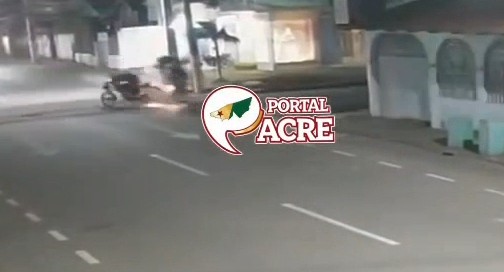 Veja o vídeo: Colisão entre motocicletas deixa quatro pessoas feridas no bairro Dom Giocondo