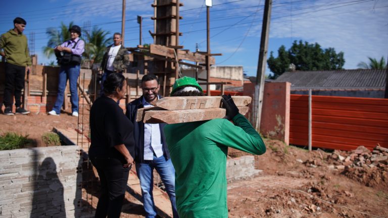 Construção de quadra poliesportiva no bairro Placas avança em Rio Branco
