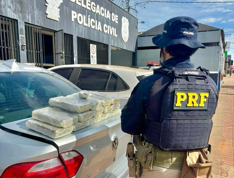 PRF apreende mais de 15 kg de skunk em caixa de som na BR-317