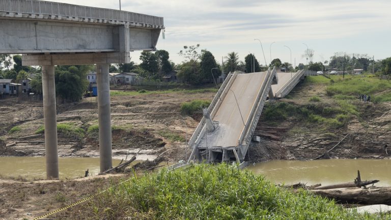 Empresário relata momentos de tensão e resgate após desabamento de ponte no interior do Acre