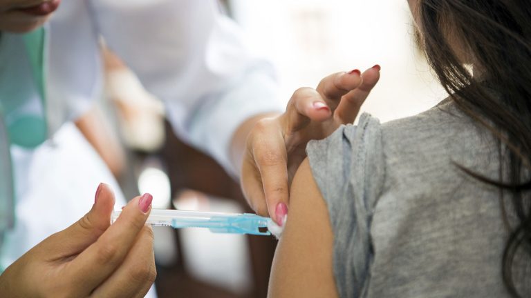 Mais de 3,5 mil doses da nova vacina pneumocócica 20-valente chegam ao AC com distribuição aos municípios