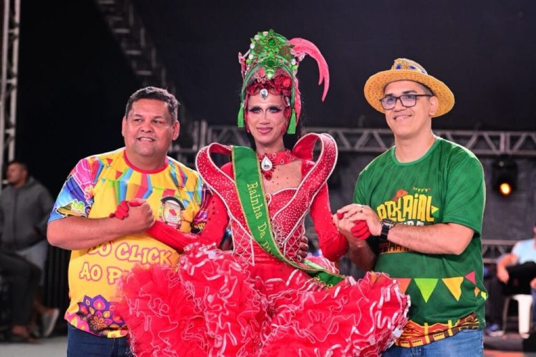 Na abertura do Arraial Cultural 2026, casal de Plácido leva título da Realeza Mirim e Junina Sassaricano na Roça elege Rainha da Diversidade