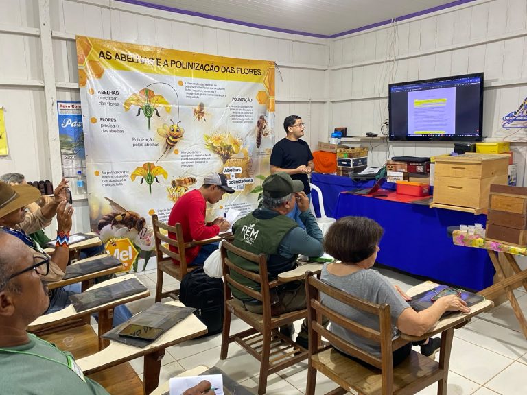 Capacitação para produtores rurais e extrativistas fortalece cadeia do mel no Acre