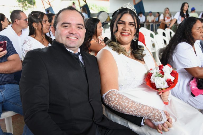 História de amor iniciada em um domingo de Páscoa marca casamento coletivo com 85 casais em Brasiléia