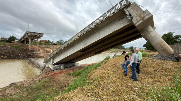 Deracre e Construtora Cidade realizam vistoria técnica no local do desabamento da ponte Frei Paolino em Sena Madureira