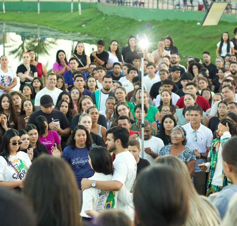 Após denúncias de som alto, evento cristão da influenciadora Rogeria Rocha é suspenso no Lago do Amor em Rio Branco