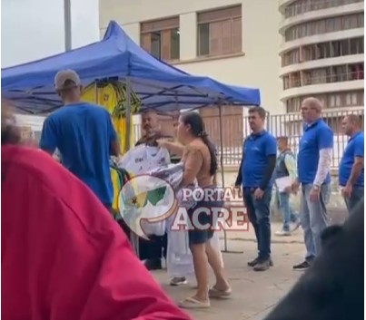 Vídeo mostra ação de fiscais e policiais durante retirada de ambulante em área central de Rio Branco