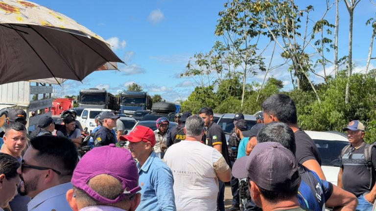 PRF negocia com lideranças e garante liberação parcial do tráfego durante manifestação na BR-364