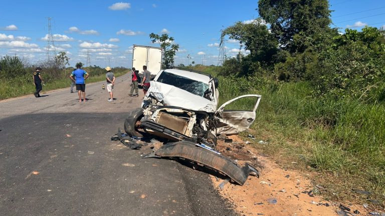 Acidente envolvendo dois caminhões e um carro é registrado na BR-364, entre Sena Madureira e Bujari