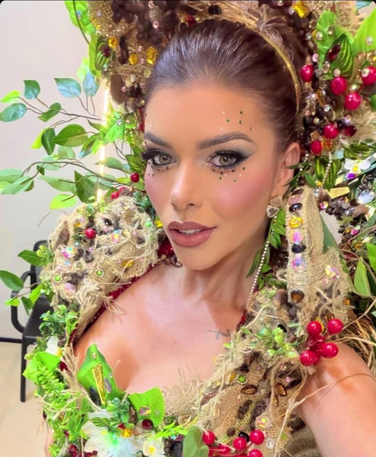Cafeicultura acreana inspira traje típico de Miss Acre em concurso do Miss Universe Brasil; veja vídeo