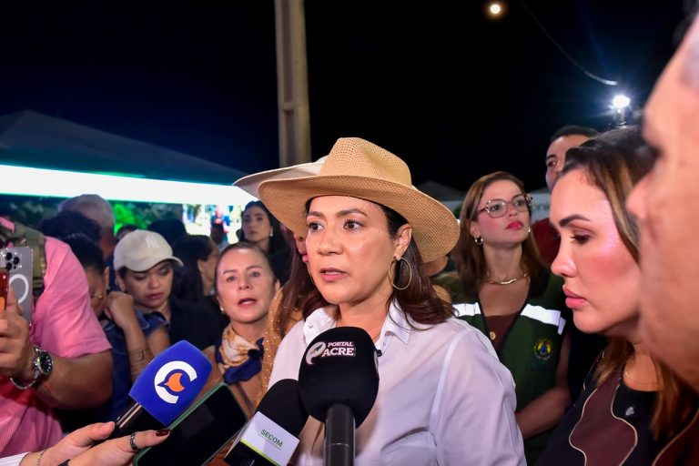 Mailza diz que Alan e Bocalom foram à Expoacre Juruá “aprender como se faz uma festa”