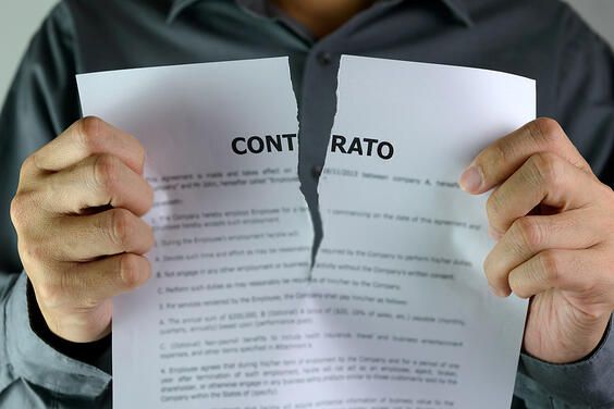 TJAC decide anular contrato consignado de cartão de crédito de idosa analfabeta; decisão ainda determina indenização por danos morais