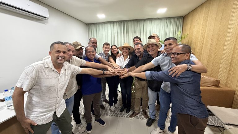 Maioria da bancada de vereadores de Cruzeiro do Sul declara apoio à reeleição de Mailza Assis durante a Expoacre Juruá