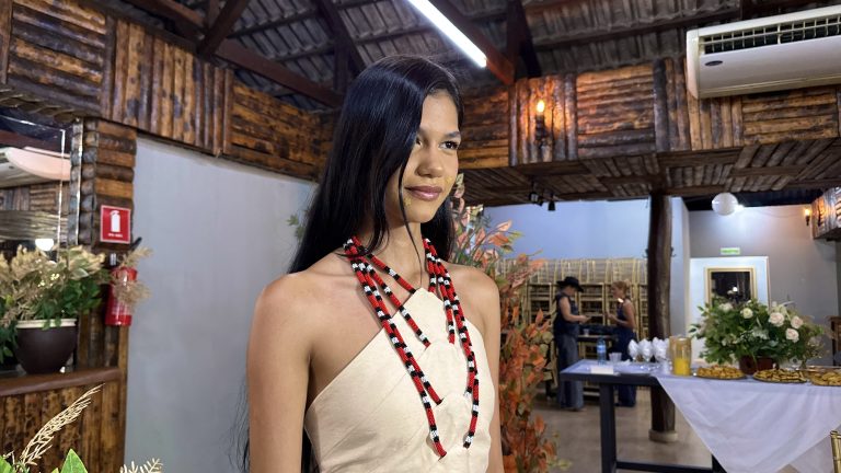 Gabriely Dobbins aborda desafios e representatividade acreana em sua trajetória como modelo internacional