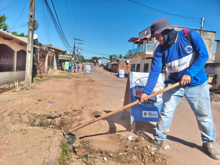 Prefeitura intensifica ações no Jorge Lavocat e retira cerca de 250 toneladas de lixo e entulho