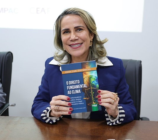Promotora de Justiça do MPAC lança livro sobre direito fundamental ao clima