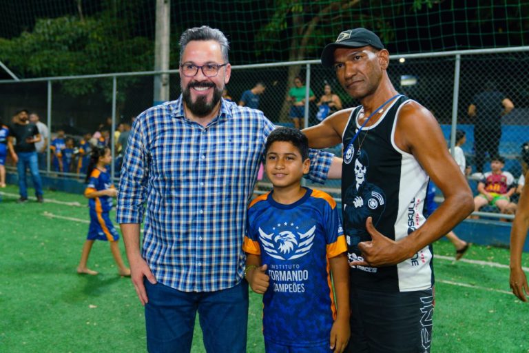 Baixada da Sobral passa a contar com Escolinha Léo Moura viabilizada por recursos de Alan Rick