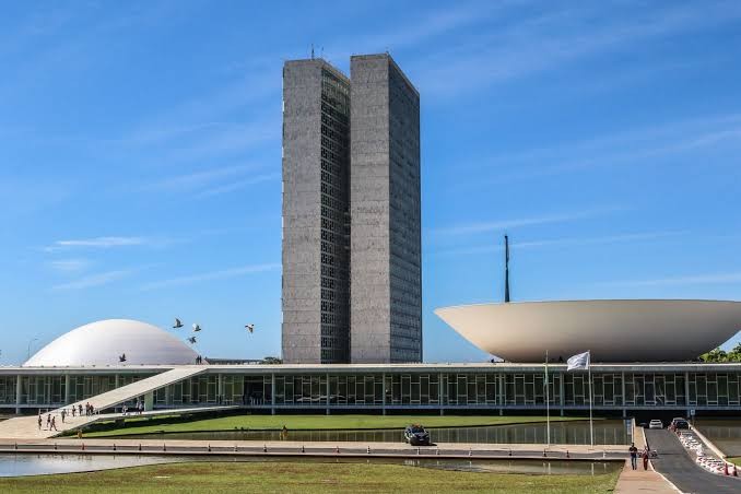 Congresso vota nesta semana fim da escala 6x1 e "taxa das blusinhas"