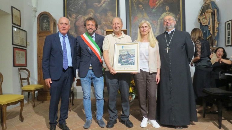 Padre Massimo recebe prêmio internacional na Itália pelos 50 anos de trabalho comunitário